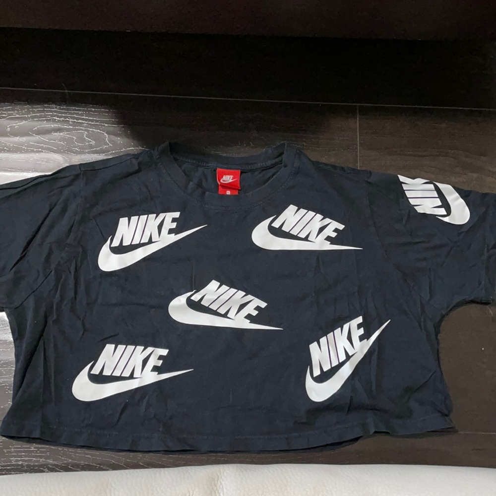 Nike - Black T-Shirt Crop Top - Black with Nike logo designs - XL